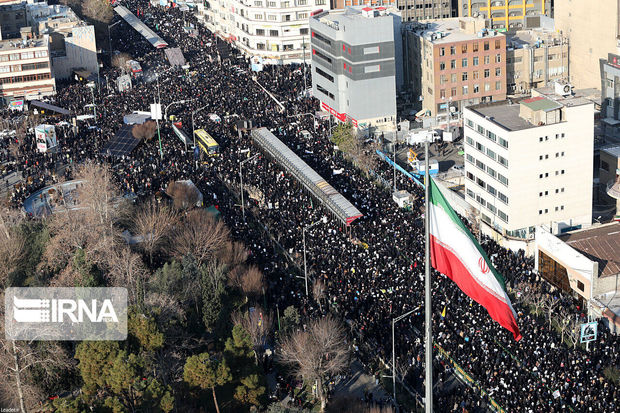 انقلاب سوم ملت ایران با تشییع پیکر سردار سلیمانی آغاز شد