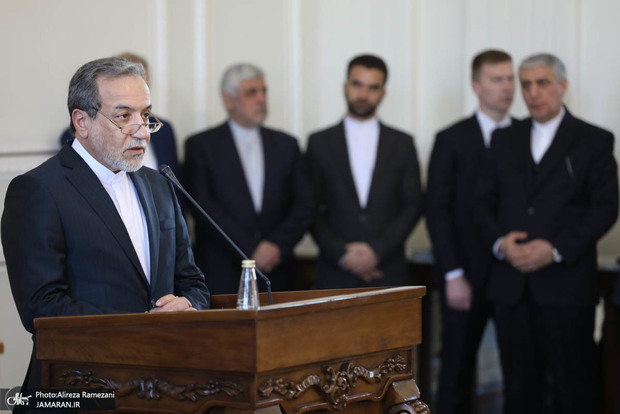 عراقچی: استفاده از سلاح هسته‌ای هیچ جایی در دکترین هسته‌ای ایران ندارد/ جمهوری اسلامی ایران به هیچ وجه از هیچ یک از حقوق ملت پرافتخار ایران عقب نخواهد نشست