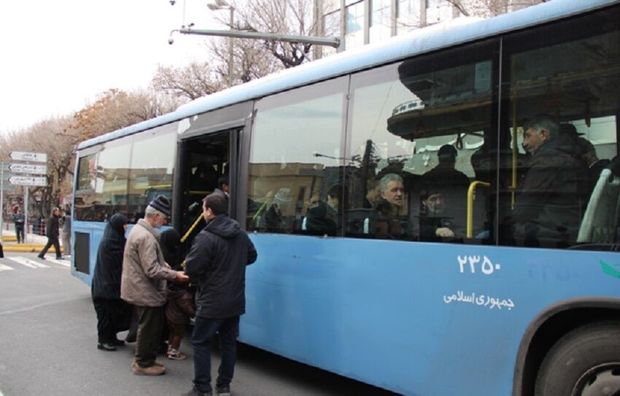 مسافران اتوبوس های کرج فاصله اجتماعی را رعایت کنند