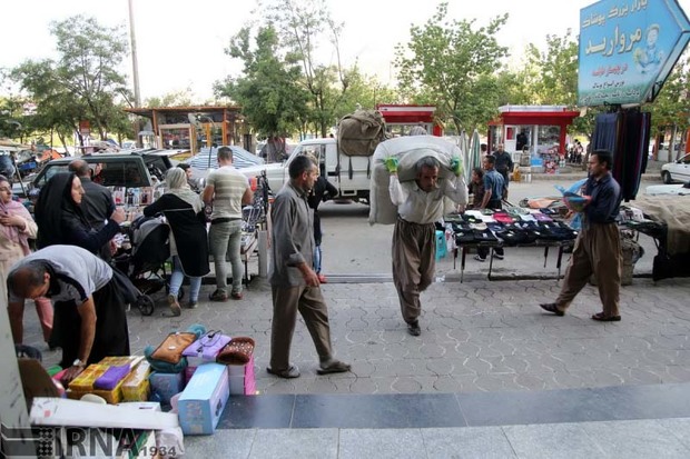 شهردار بانه: دستفروشان شناسنامه دار می شوند