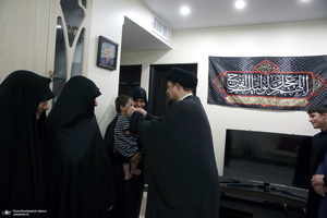 حضور سیدحسن خمینی در منزل شهیدان طهرانچی