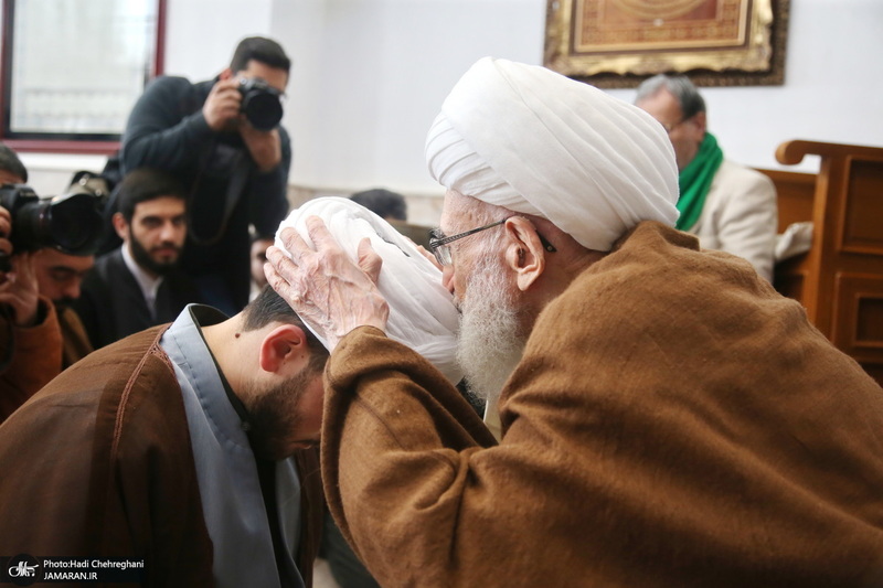 عمامه گذاری طلاب در روز عید مبعث توسط مراجع عظام تقلید‎‎