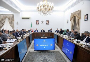 عارف: حکمرانی در شرایط خاص تدوین شده است/ داوطلب جنگ و بازگشت تحریم‌ها نیستیم/ پیش‌بینی‌های اقتصادی در صورت اجرای مکانیزم ماشه صورت گرفته است/ تلاش کنیم تا آرامش جامعه به هم نخورد/ ذخایر راهبردی کشور وضعیت بسیار خوبی دارد
