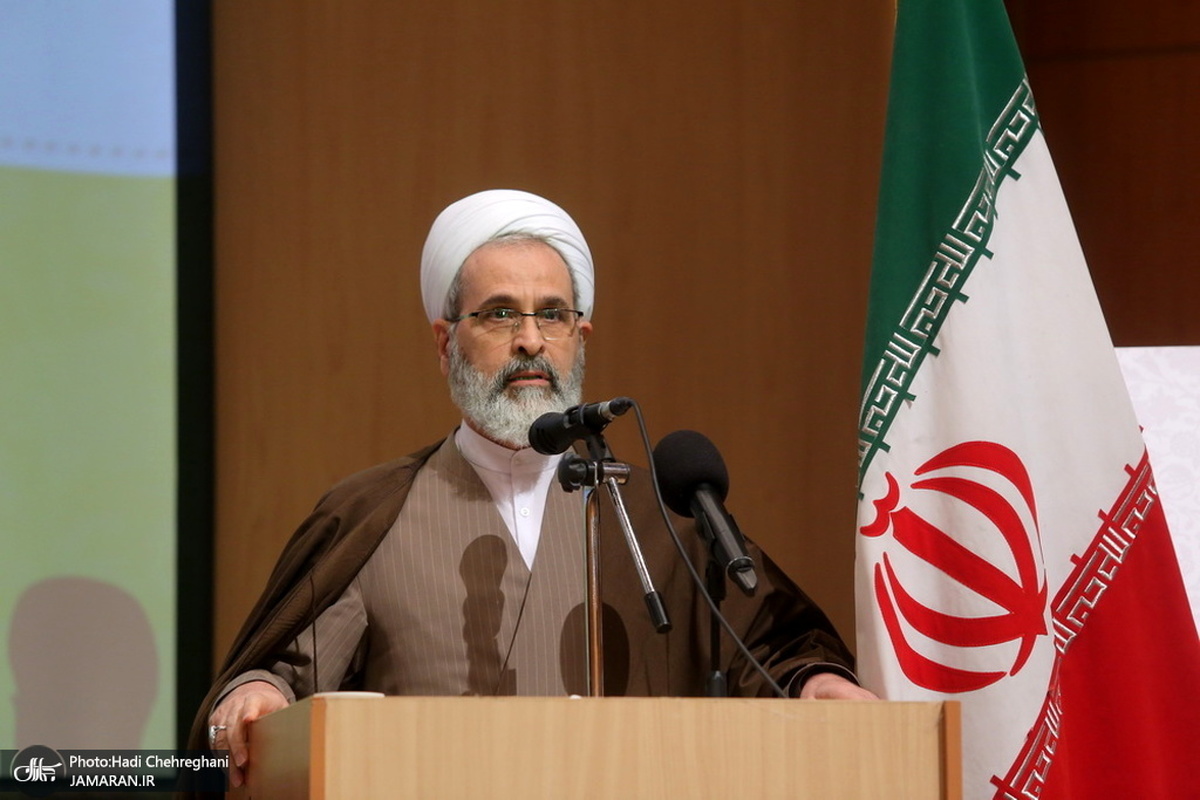 امام جمعه قم: چین و روسیه تفکرات خام آمریکا را بهم ریخته‌اند/ وضعیت بین‌المللی درحال تغییر معادلات به نفع ایران است/ راهکار جلوگیری از گسست نسلی تاثیرگذاری و شناخت نسل‌های جدید است