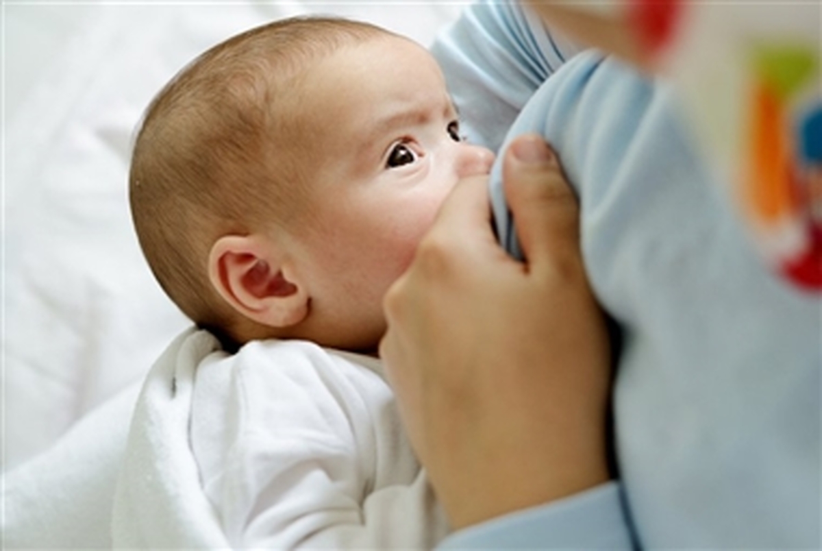 
شیر مادر حاوی ویتامین D کافی برای نوزادان است؟