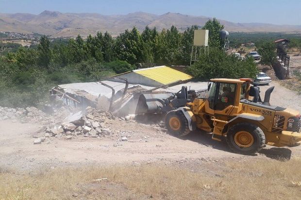 پنج بنای غیر مجاز در اراضی قزوین تخریب شد