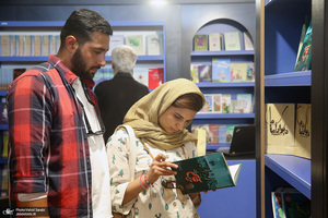 غرفه موسسه تنظیم و نشر آثار امام خمینی (س) در سی و پنجمین نمایشگاه کتاب تهران- 2