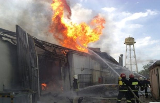 مدیرعامل آتش نشانی گرمسار: آتش سوزی واحد صنعتی ایوانکی مهار شد