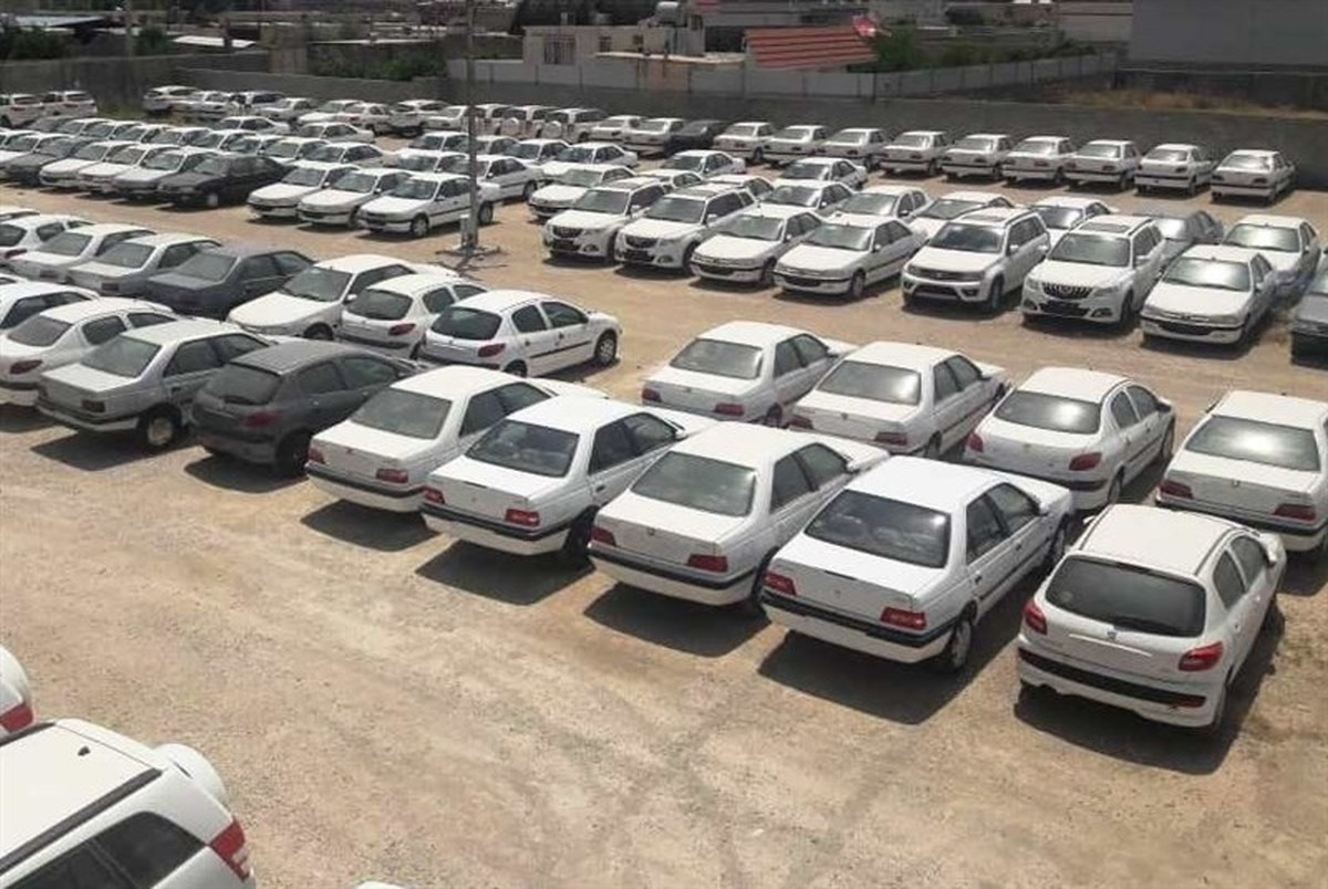 ۲۹۰ خودروی خارجی احتکار شده در تهرانسر کشف شد