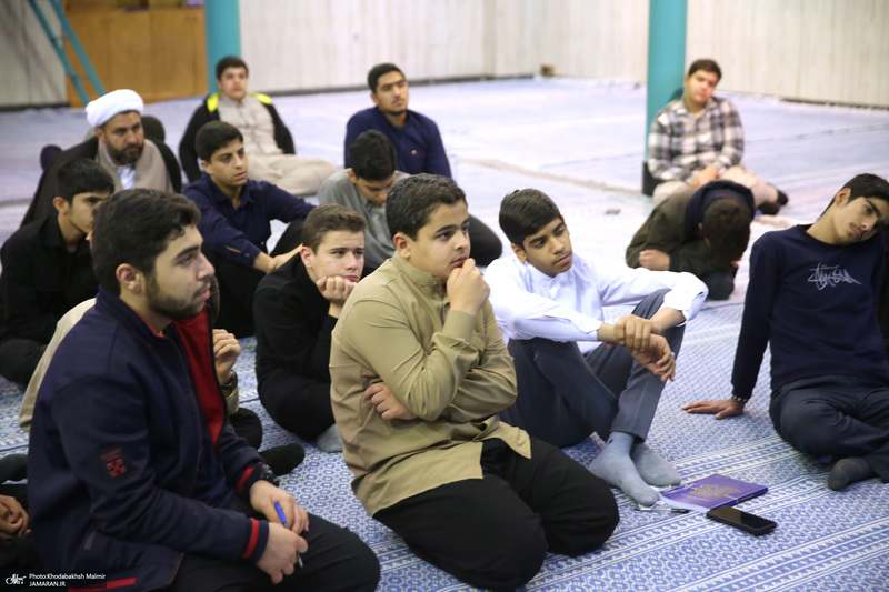 بازدید اقشار مختلف مردم از بیت امام خمینی (س) در جماران