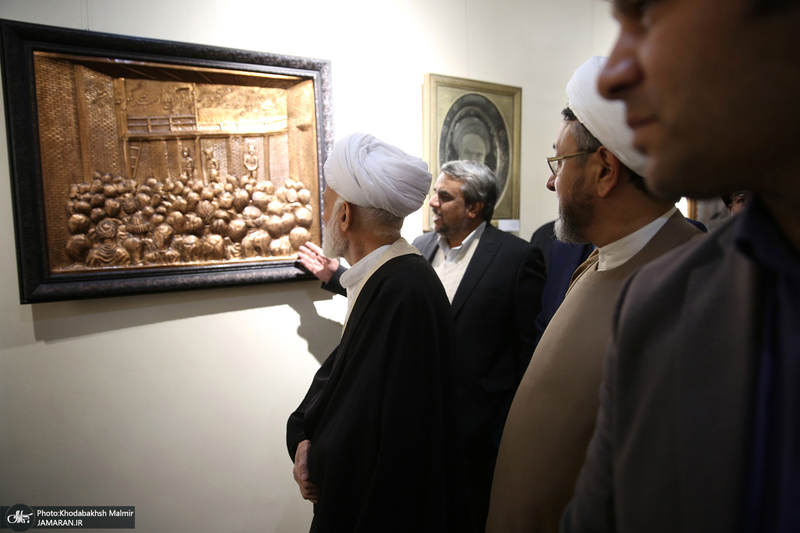 بازدید آیت الله دری نجف آبادی از نمایشگاه عکس امام دل‌ها‎