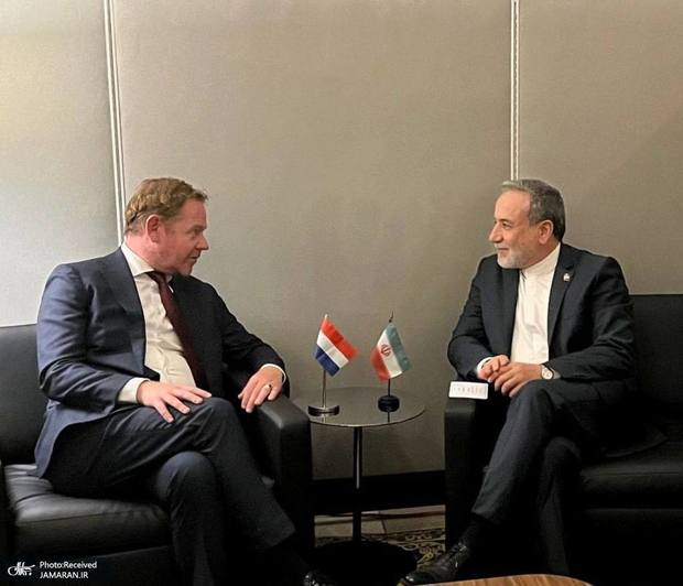 عراقچی با همتای هلندی خود دیدار کرد/ وزیر خارجه: همه دولت‌ها برای کمک به ارتقای حاکمیت قانون و پرهیز از همراهی یا بی‌تفاوتی نسبت به رفتارهای قانون‌شکنانه و قلدرمآبانه مسئولیت دارند