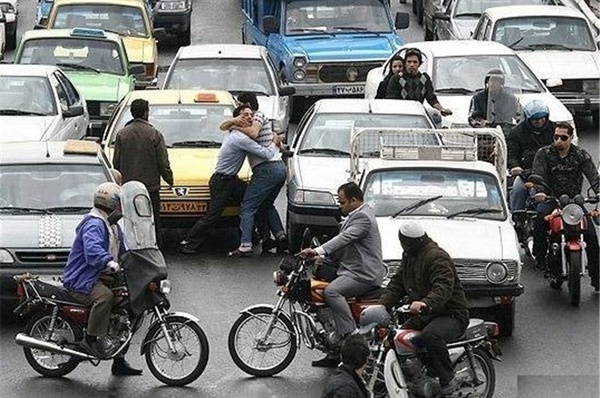 درگیری خونین دو جوان در متروی مشهد  یک نفر مجروح شد