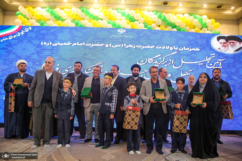 مراسم تجلیل از دانش آموزان برگزیده فرهنگی، هنری و قرآن، عترت و نماز منطقه 19