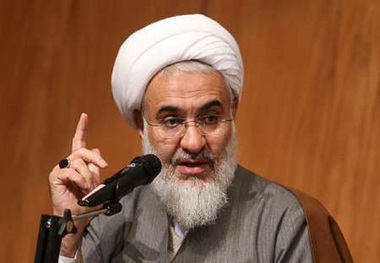 امام جمعه قزوین: هر طور شده باید خودمان را به راهپیمایی 22 بهمن برسانیم؛ 
 «زندانیان عفوشده» و حتی آنان که «با عصا راه می‌روند» هم باید شرکت کنند