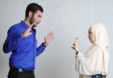 از همسرتان عاجزانه طلب بخشش نکنید!/ چهار تکنیک مهم