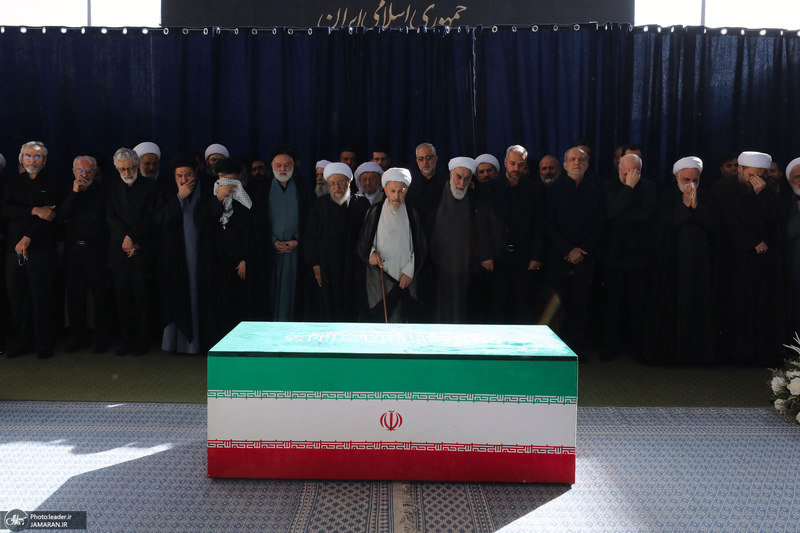 اقامه نماز بر پیکر مطهر رهبر شهید انقلاب و شهدای خانواده ایشان-3