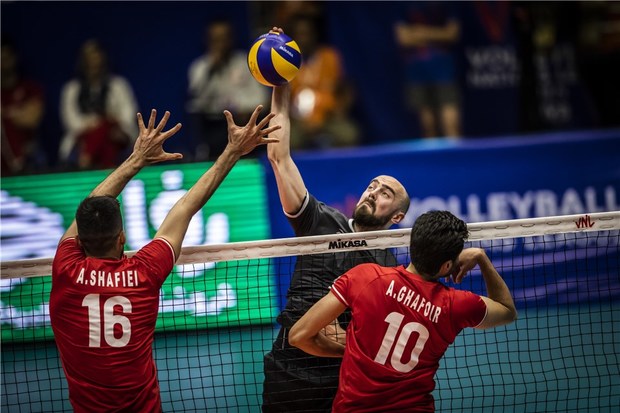 ساخت سریال در سالن والیبال غدیر ارومیه !