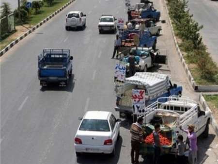 جاده های مازندران زیر بار حضور خطرآفرین دستفروشان
