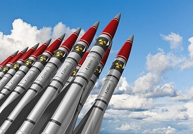 نخبگان و دلسوزان کشور و انقلاب بمب اتم می خواهند! 