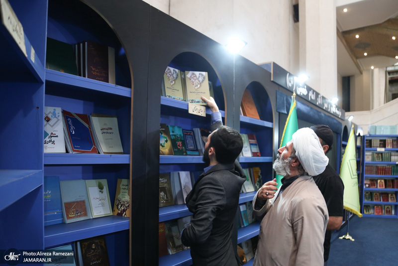 غرفه موسسه تنظیم و نشر آثار امام خمینی (ره) در سی و ششمین نمایشگاه کتاب تهران-6