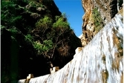 خسارت ریزش کوه به محوطه آبشار یاسوج