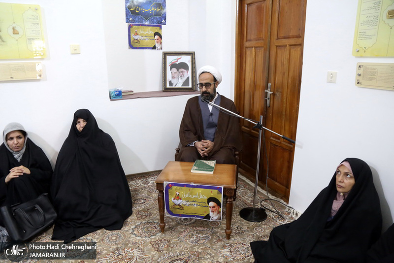 محفل انس با قرآن ویژه بانوان در بیت قدیمی امام در قم