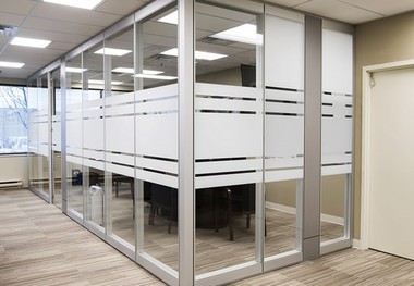 جداسازی مناسب قسمت های مختلف یک مکان با استفاده از پارتیشن اداری