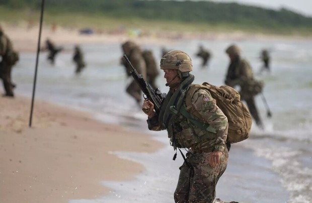 یک نویسنده ایتالیایی: اروپا به طور جدی برای جنگ با روسیه آماده می‌شود 