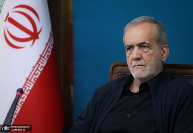 حضور رئیس‌جمهور در مراسم روضه خانگی شهید علی لاریجانی