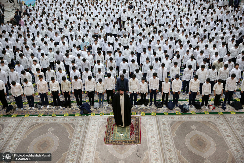 جشن عبادت دانش آموزان منطقه 19 شهر تهران در حرم امام خمینی(س)