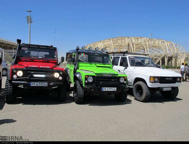 نمایشگاه خودروهای آفرود در برج میلاد تهران گشایش یافت