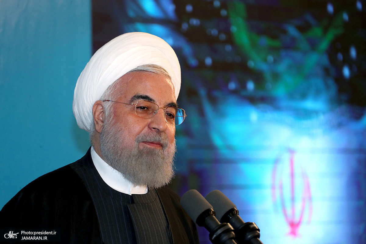 گلایه رئیس جمهور از احتکار ماسک و مواد بهداشتی پس از ورود ویروس کرونا به کشور