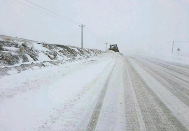 فرماندار: راه ارتباطی 30 روستای دلفان مسدود شد