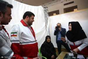 بازدید رئیس جمعیت هلال‌احمر  از بیت تاریخی حضرت امام در خمین