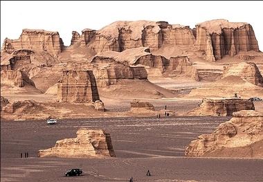 نجات ۳ گردشگر در کلوت‌های شهداد