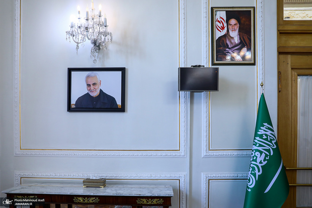 روایت های متضاد از دلیل تغییر محل نشست وزرای خارجه ایران و عربستان + عکس