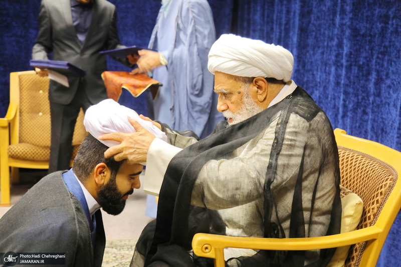 مراسم جشن عید غدیر و عمامه‌گذاری طلاب در بیت مراجع  تقلید و علما