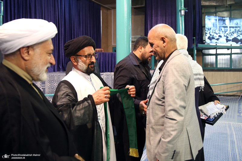 ادای احترام جمعی از موکب داران عراقی نسبت به مقام شامخ حضرت امام(س)
