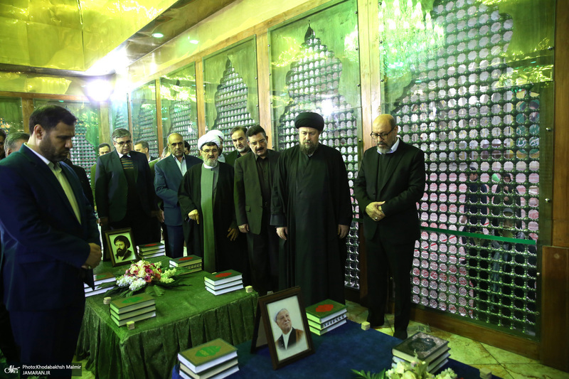 تجدیدمیثاق رئیس و جمعی از کارکنان بنیاد مستضعفان با امام راحل