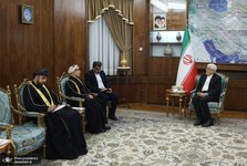 سفیر عمان به دیدار عارف رفت/ معاون اول رئیس جمهور: حجم روابط اقتصادی دو کشور از حدود ۲.۵ میلیارد دلار کنونی به ۵ میلیارد دلار افزایش یابد/ سفیر عمان: سلطان عمان دستور داده هیچ مانعی نباید در مسیر توسعه همکاری‌های دوجانبه وجود داشته باشد