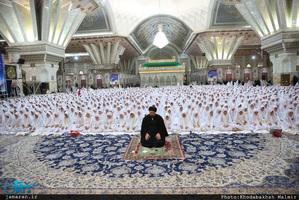 مراسم جشن تکلیف دانش آموزان دختر در حرم مطهر امام خمینی(س) 