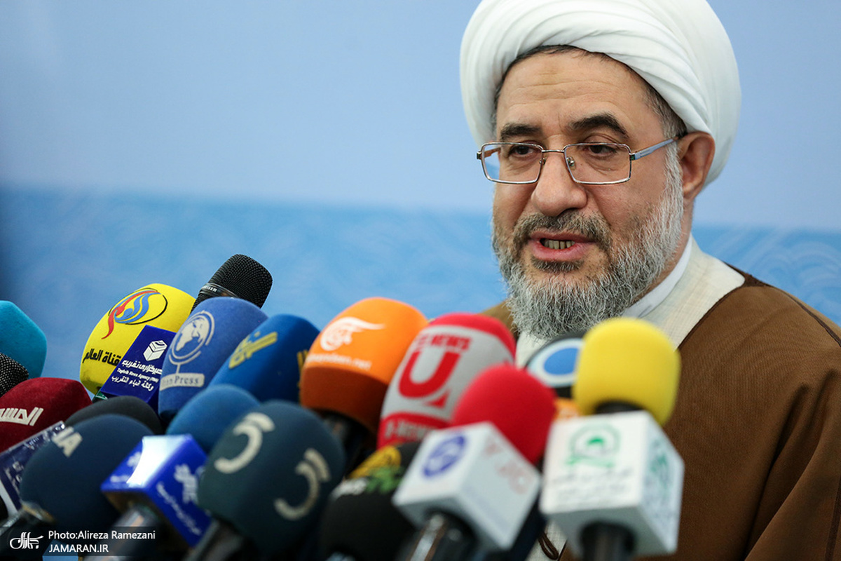 محسن اراکی، عضو مجلس خبرگان: زنان شهوت‌ران و آلوده دامن را به عنوان الگو برای جوانان ما مطرح می‌کنند 