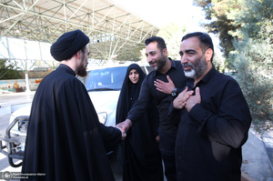 حضور سید احمد خمینی در منزل شهید مصطفی عزیزی در شهر بروجرد