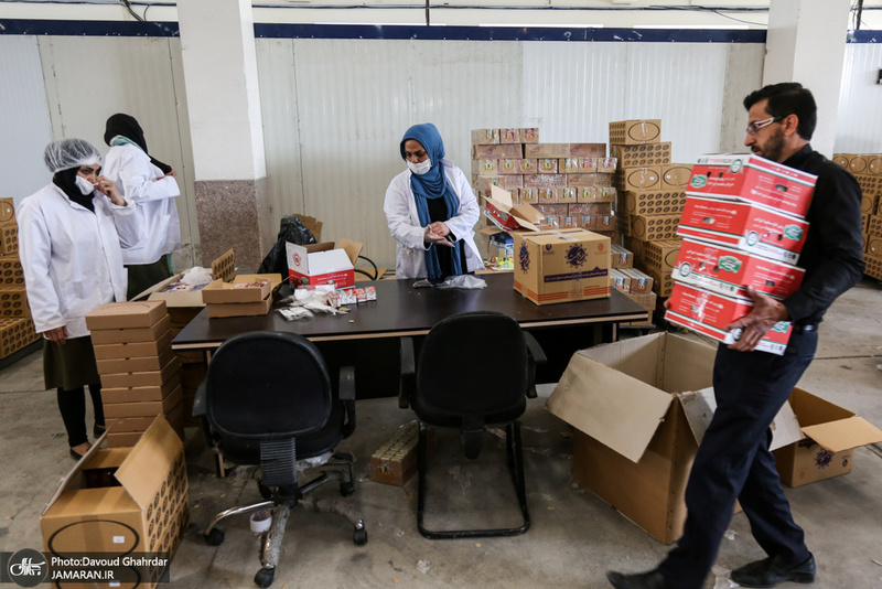 آماده‌سازی افطاری زائران مراسم سالگرد بزرگداشت امام خمینی(س)