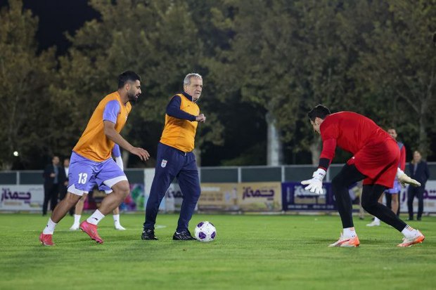 پزشکیان با بازیکنان تیم ملی فوتبال بازی کرد + عکس ها