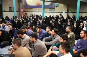 بازدید جمعی از داشجویان دانشگاه‌های آذربایجان شرقی از حسینیه جماران
