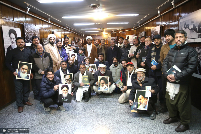 بازدید جمعی از گردشگران کشور پاکستان از بیت امام خمینی از جماران