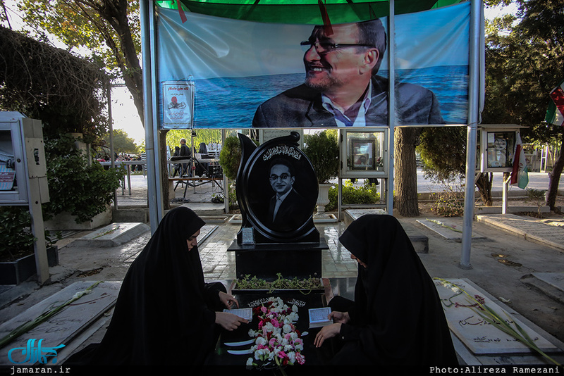 غبارروبی و عطرافشانی قبور مطهر شهدا 