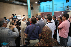 بازدید هیئتی از دانشگاه دفاع ملی جمهوری اسلامی پاکستان از بیت امام خمینی در جماران